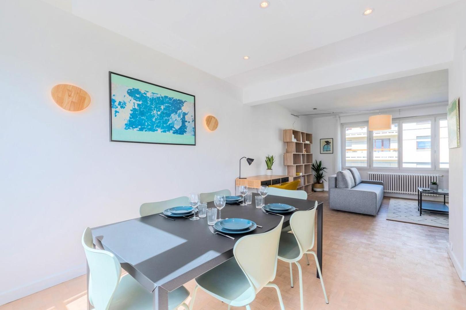 Functional 2 Bedroom Apartment ลีลล์ ภายนอก รูปภาพ